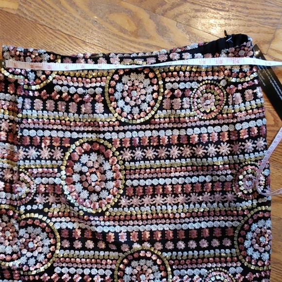 🆕️NWT gorgeous sequin strapless top - Picture 5 of 8